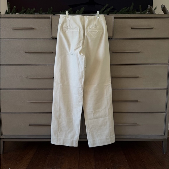 Lululemon Athletica Utilitech Relaxed-Fit
Mid-Rise Trouser in Bone size 2 - Picture 4 of 6